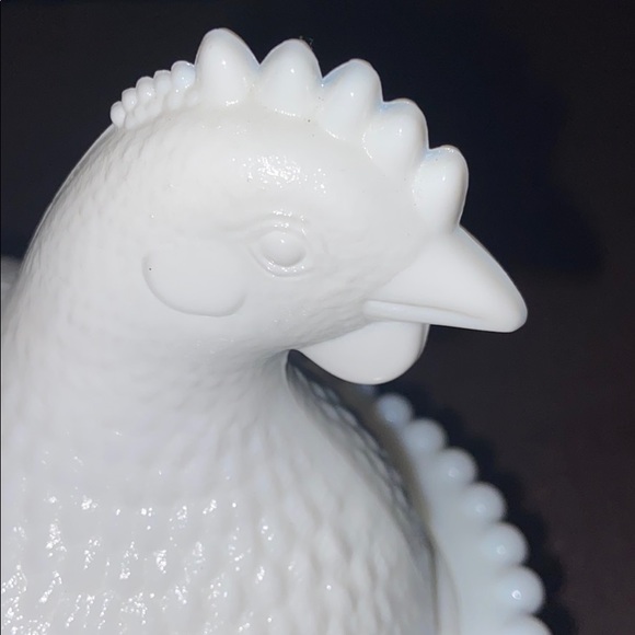 Lot of 2 Milk Glasses of Hens on a Nest - Picture 8 of 16